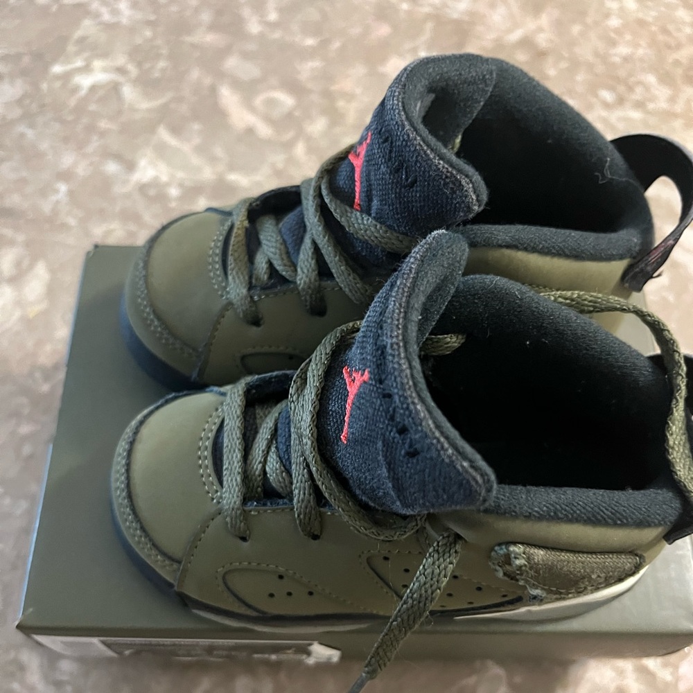 Travis Scott x Air Jordan 6 Retro Olive